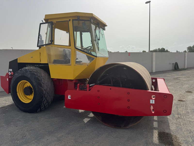 Dynapac CA250D - Compacteur: photos 1 Dynapac CA250D - Compacteur: photos 1