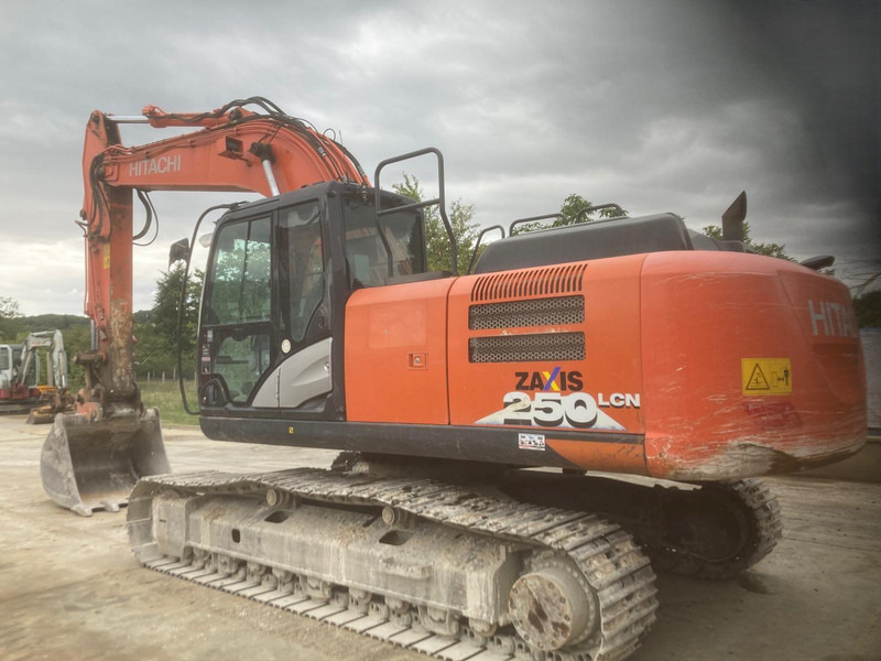 Hitachi ZX250LCN-6 - Pelle sur chenille: photos 1 Hitachi ZX250LCN-6 - Pelle sur chenille: photos 1