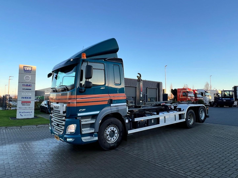 DAF CF85 6x2 containersysteem Only 350.000km / HIAB XR 26S Haakarmsyteem - Camion ampliroll: photos 1 DAF CF85 6x2 containersysteem Only 350.000km / HIAB XR 26S Haakarmsyteem - Camion ampliroll: photos 1