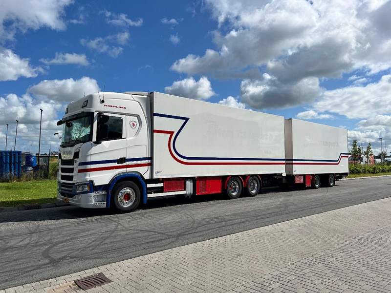 Scania S450 6x2 + Wipkar Bloemen combinatie - Camion frigorifique: photos 1 Scania S450 6x2 + Wipkar Bloemen combinatie - Camion frigorifique: photos 1