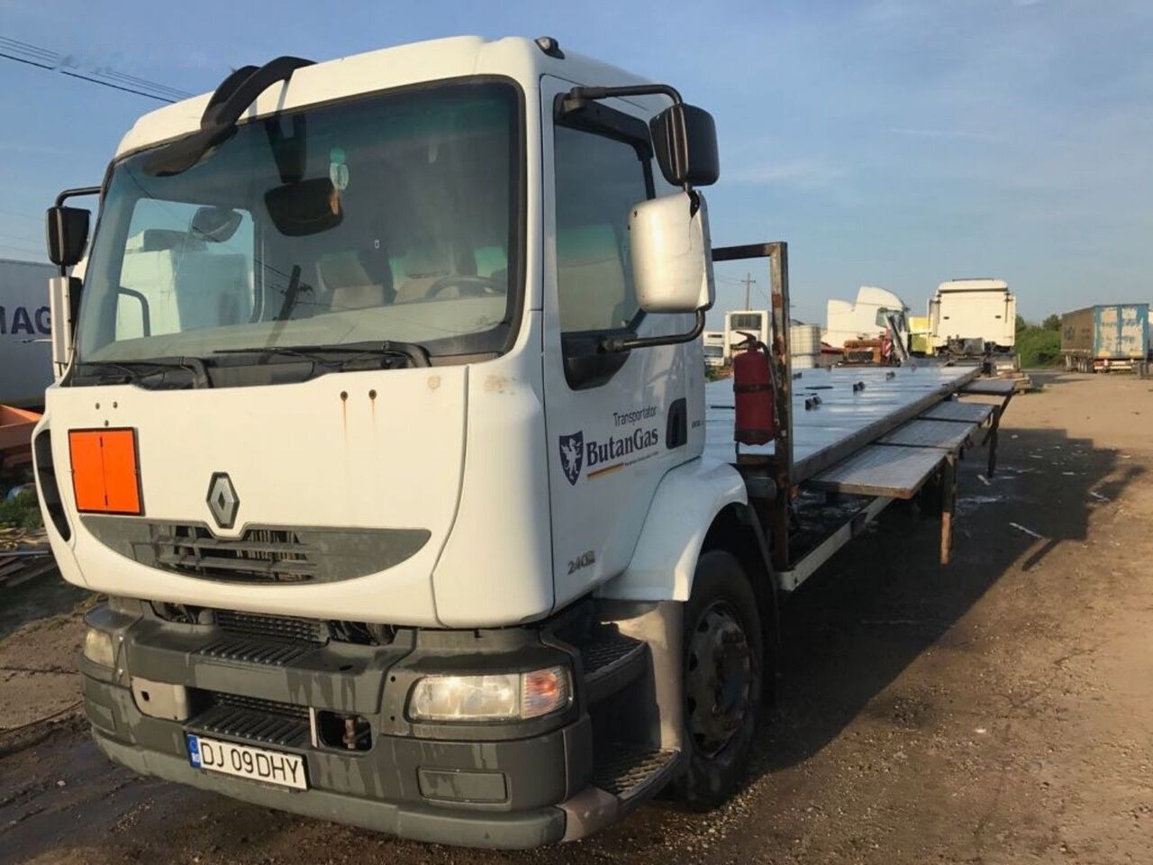 Renault Midlum DXI Adr Transport Butelii - Camion plateau: photos 1 Renault Midlum DXI Adr Transport Butelii - Camion plateau: photos 1