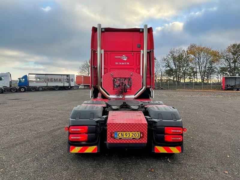 DAF XF 530 Twensteer Special interior. Full Air suspension Hydr. system - Tracteur routier: photos 4 DAF XF 530 Twensteer Special interior. Full Air suspension Hydr. system - Tracteur routier: photos 4