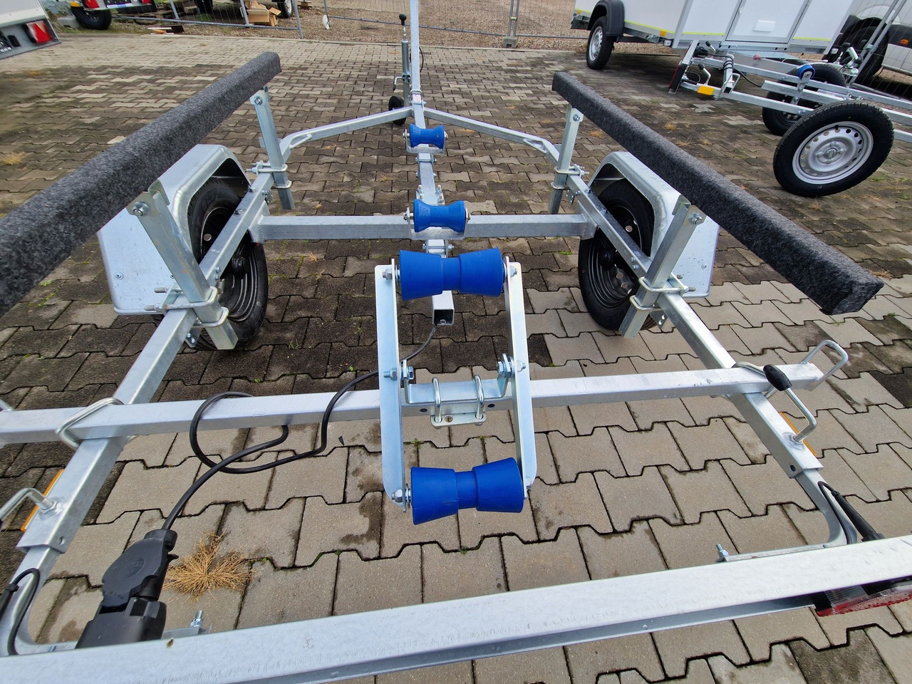 Nowa Przyczepa 2025 Podłodziowa ponton łódź Niewiadów P400 P415 do 6m - Remorque porte-voitures: photos 1 Nowa Przyczepa 2025 Podłodziowa ponton łódź Niewiadów P400 P415 do 6m - Remorque porte-voitures: photos 1