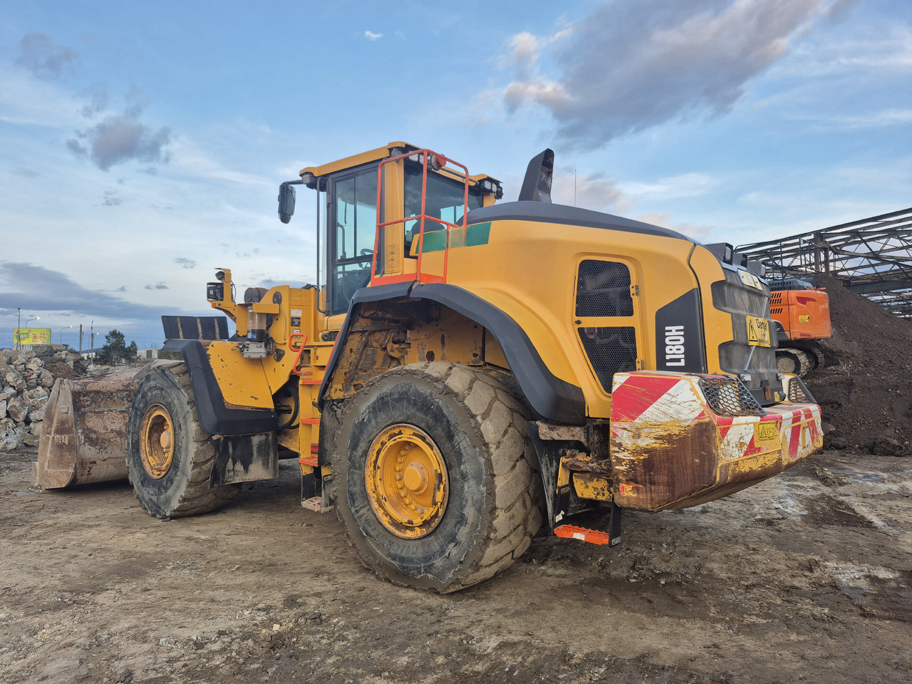 VOLVO L180H - Chargeuse sur pneus: photos 3 VOLVO L180H - Chargeuse sur pneus: photos 3