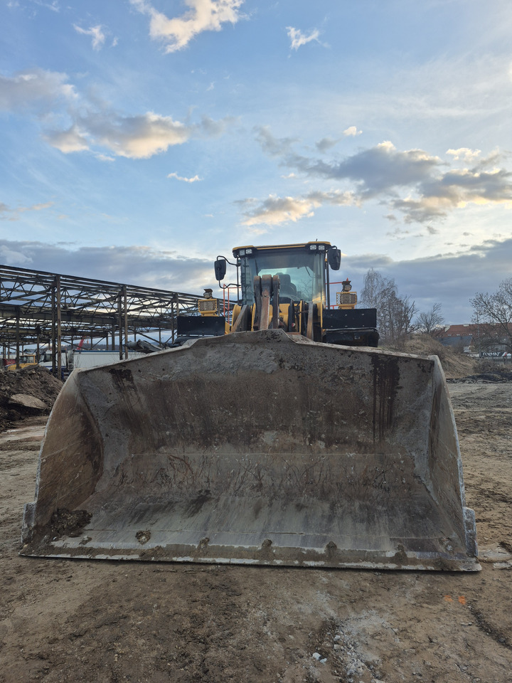 VOLVO L180H - Chargeuse sur pneus: photos 4 VOLVO L180H - Chargeuse sur pneus: photos 4