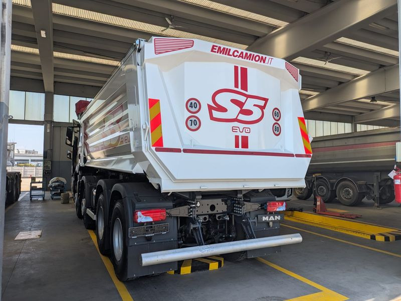 CAMION RIBALTABILE 4 ASSI 520 hp VASCA S5 NUOVO MAN TGS 41.520 8x4 BB CH - Camion benne: photos 4 CAMION RIBALTABILE 4 ASSI 520 hp VASCA S5 NUOVO MAN TGS 41.520 8x4 BB CH - Camion benne: photos 4