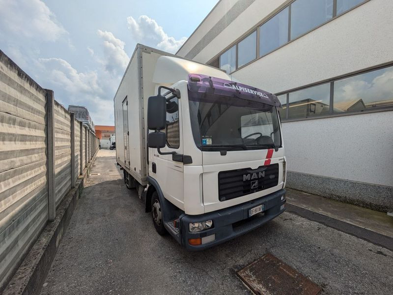 Camion cassone coibentato MAN MAN TGL 7.180 - Camion fourgon: photos 4 Camion cassone coibentato MAN MAN TGL 7.180 - Camion fourgon: photos 4