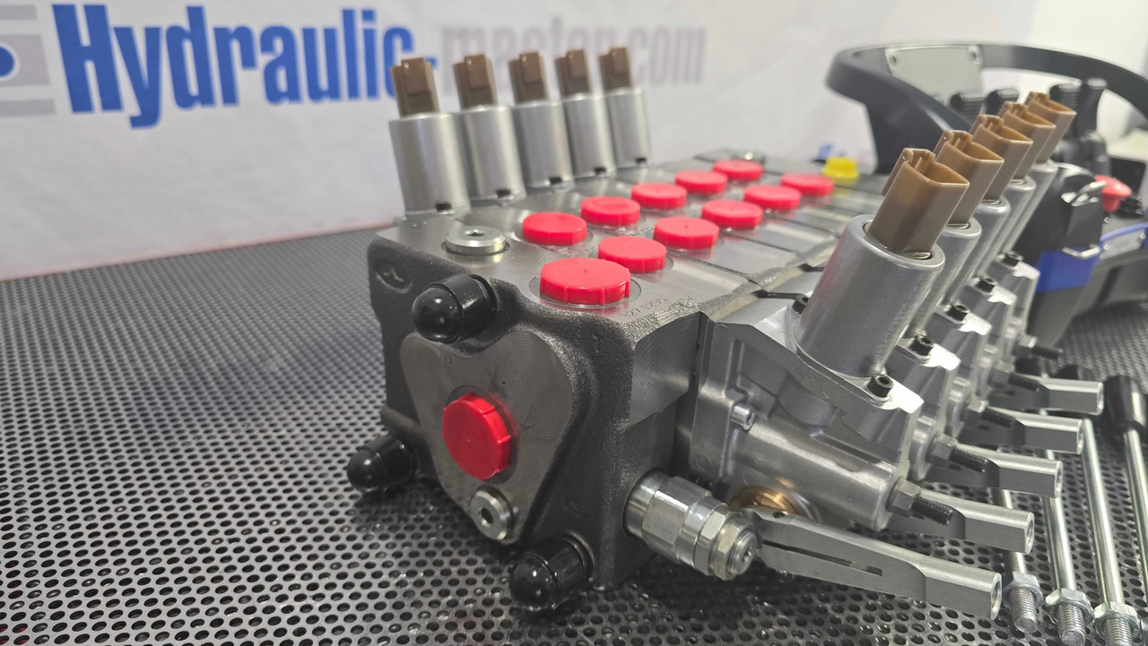 Benne à ordures ménagères neuf Container Side Lifter Sidelifter 5 sections valve with Radio Remote Scanreco: photos 6