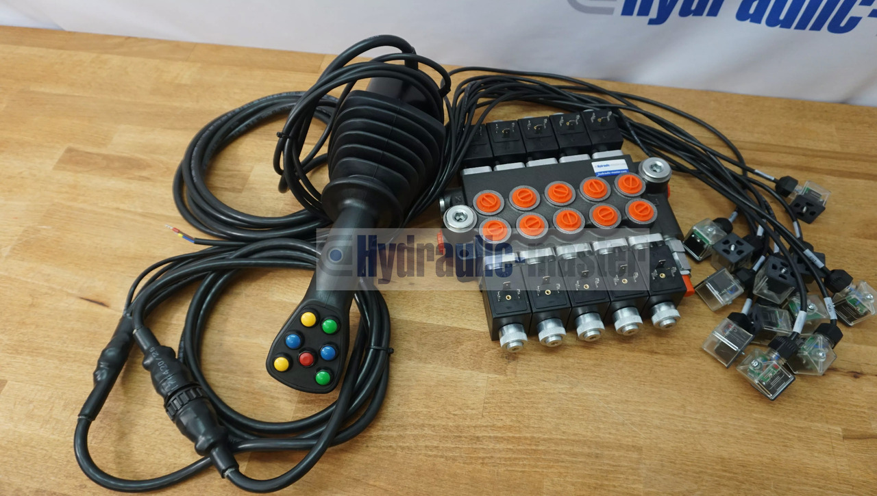 Joystick JCB with Monoblock Valve 5 functions MF, CASE, John Deere - Machine agricole: photos 4 Joystick JCB with Monoblock Valve 5 functions MF, CASE, John Deere - Machine agricole: photos 4
