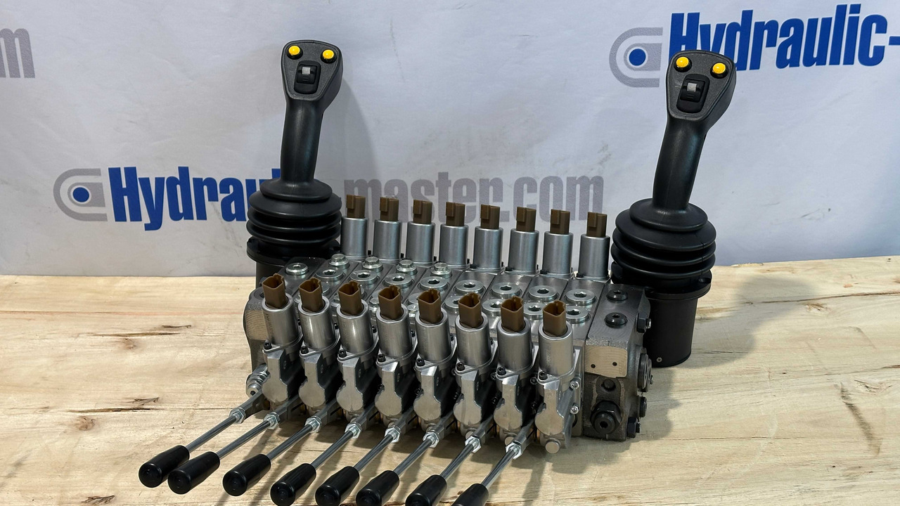 Set Scanreco RC400 with Walvoil DPX100 John Deere, Manitou, Effer, Palfinger - Remorque forestière: photos 1 Set Scanreco RC400 with Walvoil DPX100 John Deere, Manitou, Effer, Palfinger - Remorque forestière: photos 1