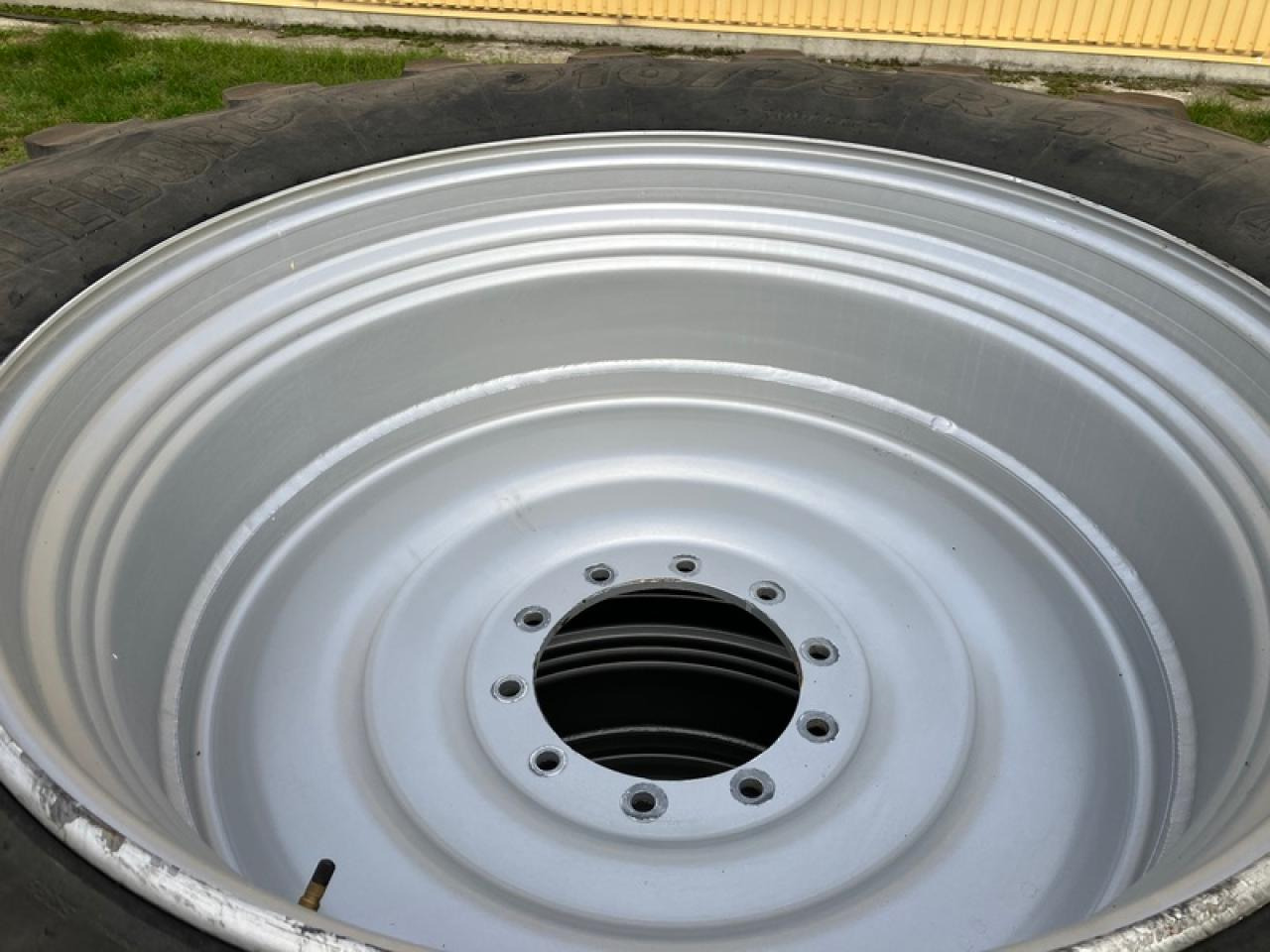 Trelleborg 710/75R42 TM900 - Pneu: photos 3 Trelleborg 710/75R42 TM900 - Pneu: photos 3