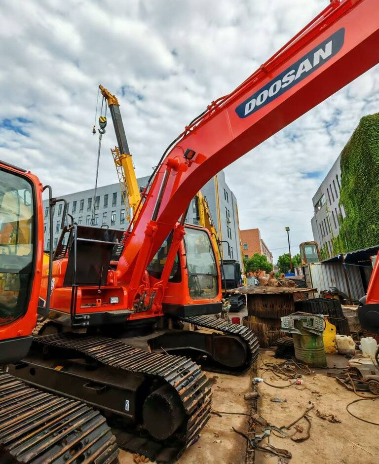 Doosan DX225LC - Pelle sur chenille: photos 3 Doosan DX225LC - Pelle sur chenille: photos 3