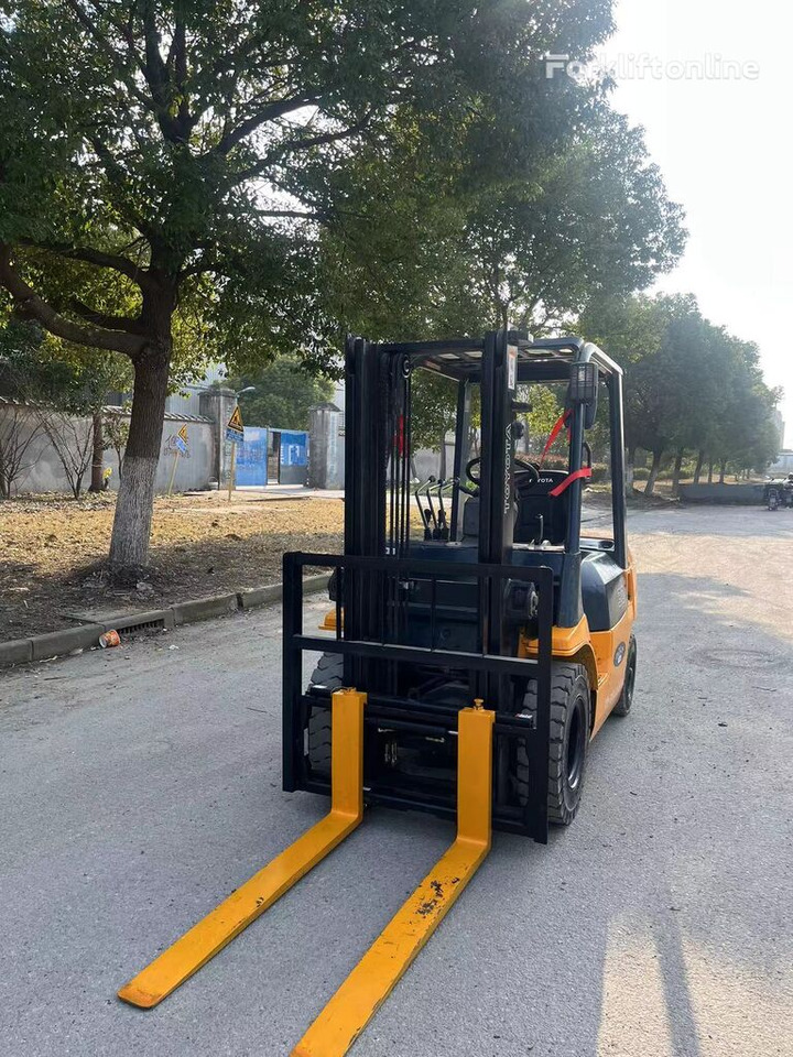 Toyota 7FD30 - Chariot élévateur diesel: photos 4 Toyota 7FD30 - Chariot élévateur diesel: photos 4