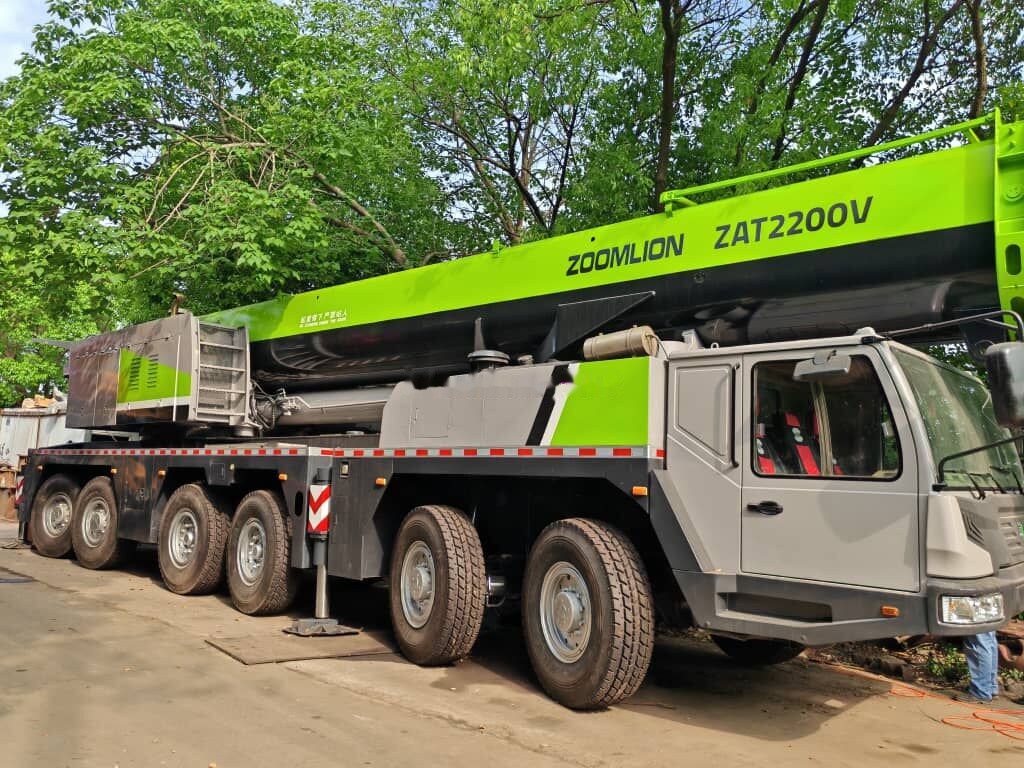 Zoomlion ZTC2200V 220T 220ton - Grue mobile: photos 1 Zoomlion ZTC2200V 220T 220ton - Grue mobile: photos 1
