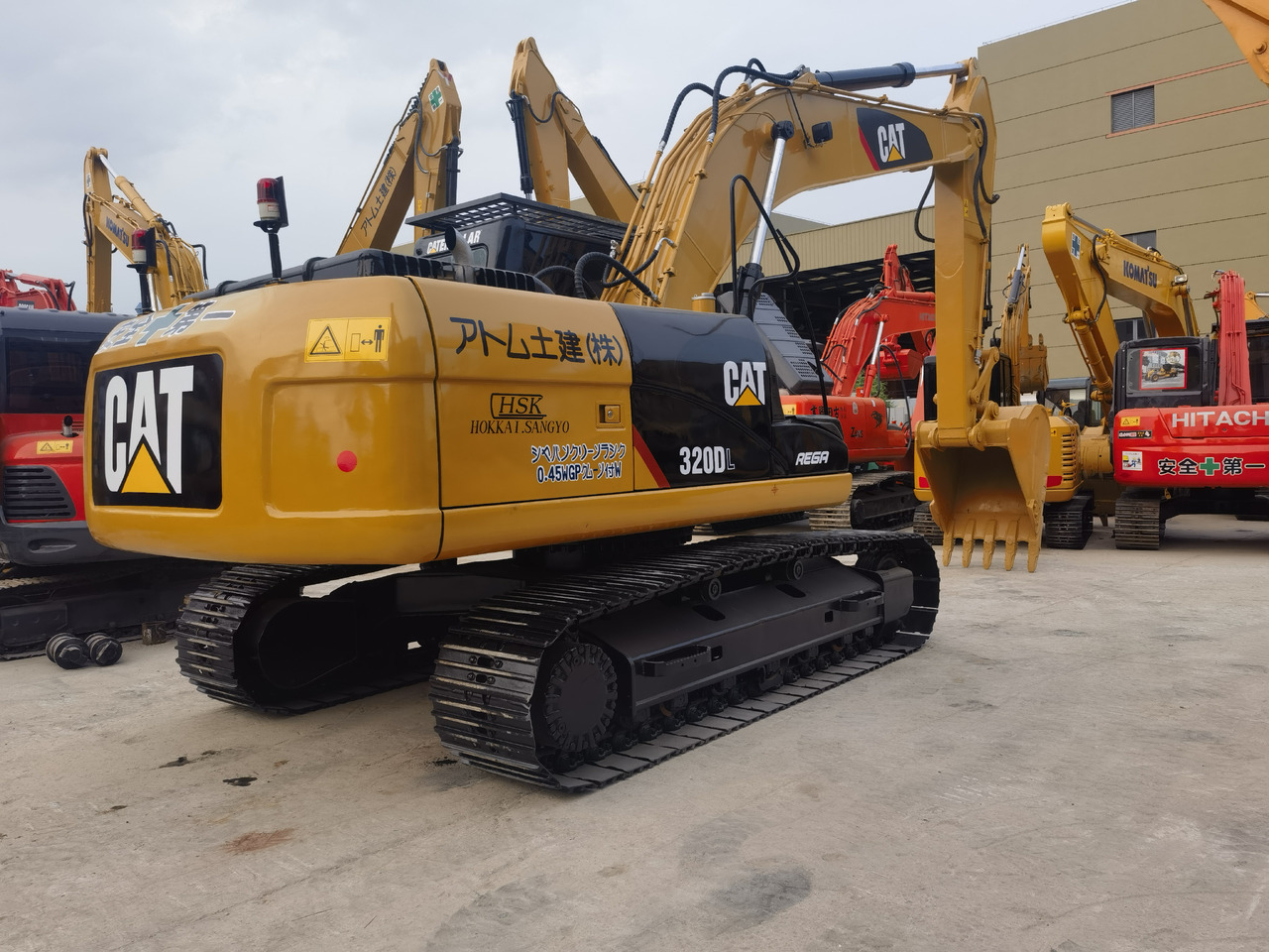 CAT 320DL Excavator - Pelle sur chenille: photos 2 CAT 320DL Excavator - Pelle sur chenille: photos 2