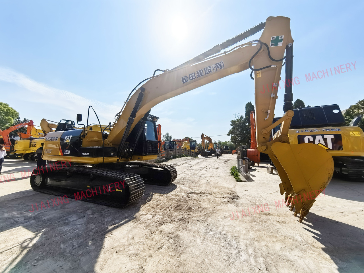 CAT320D - Pelle sur chenille: photos 1 CAT320D - Pelle sur chenille: photos 1