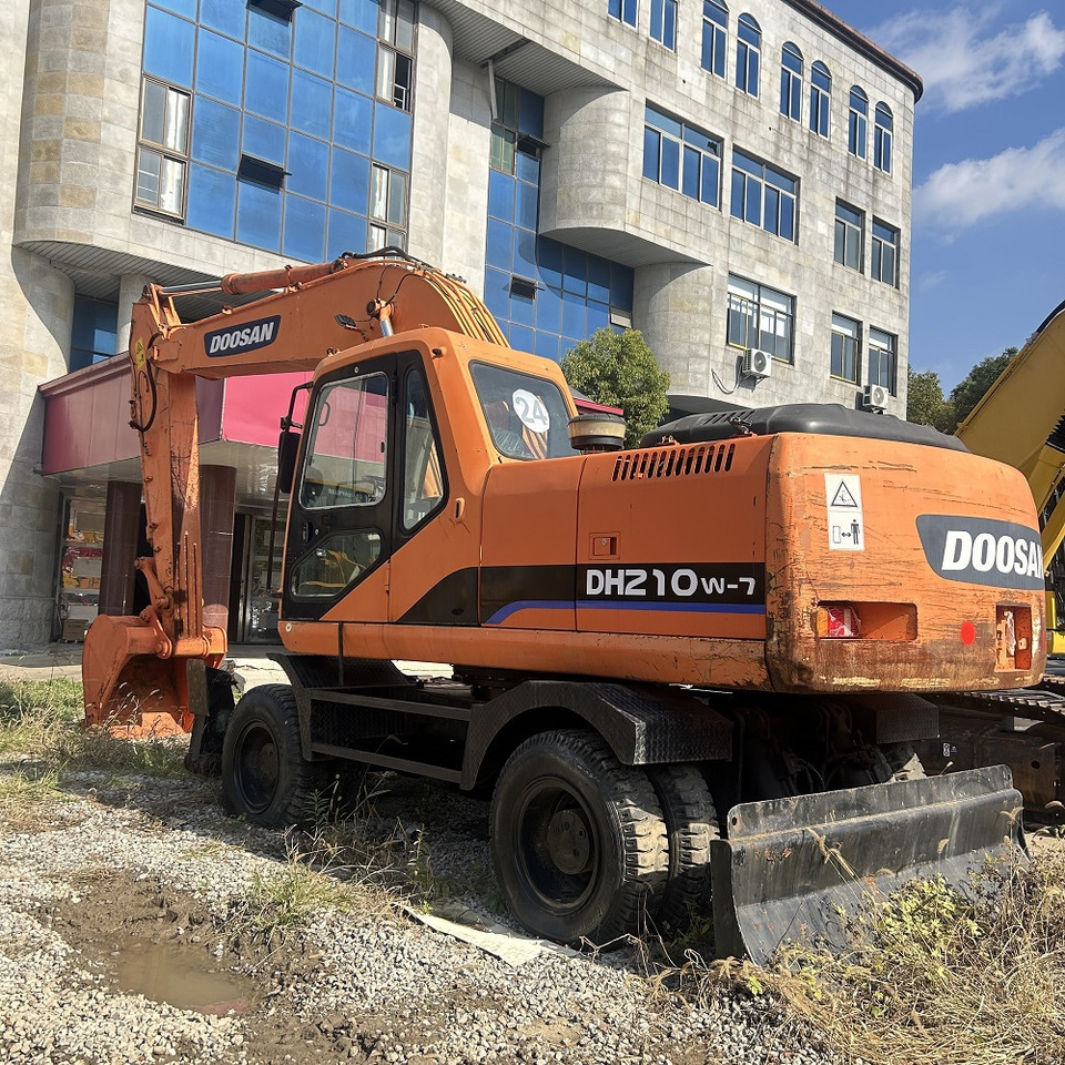 Doosan DH210w-7 wheel excavator - Pelle sur pneus: photos 2 Doosan DH210w-7 wheel excavator - Pelle sur pneus: photos 2