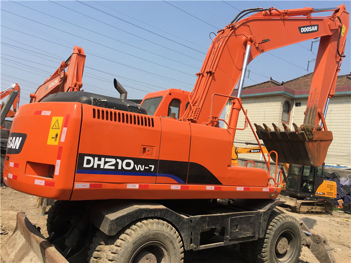 Doosan DH210w-7 wheel excavator - Pelle sur pneus: photos 2 Doosan DH210w-7 wheel excavator - Pelle sur pneus: photos 2