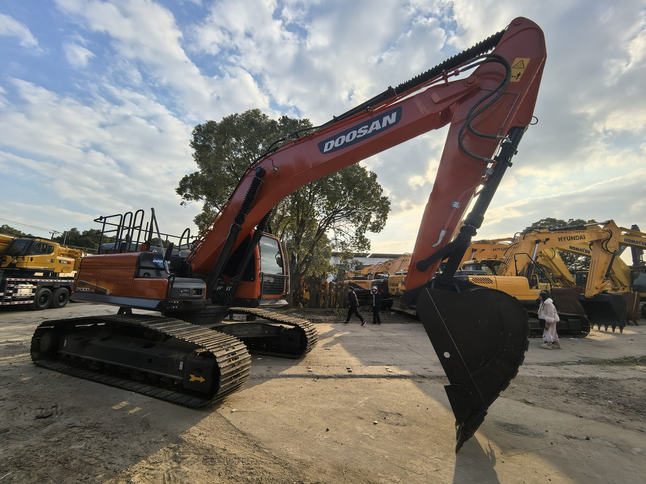 Doosan DX300LC Crawler Excavator - Pelle sur chenille: photos 3 Doosan DX300LC Crawler Excavator - Pelle sur chenille: photos 3