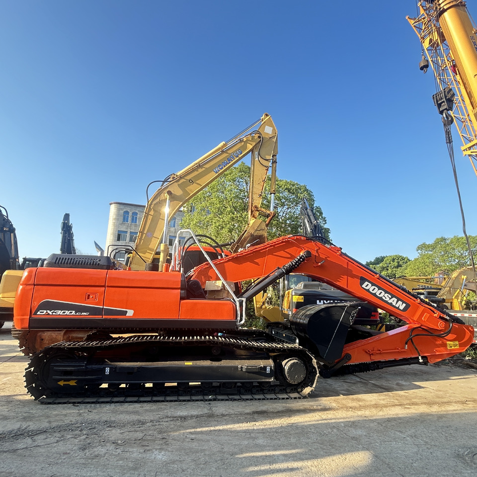 Doosan DX300LC Crawler Excavator - Pelle sur chenille: photos 2 Doosan DX300LC Crawler Excavator - Pelle sur chenille: photos 2