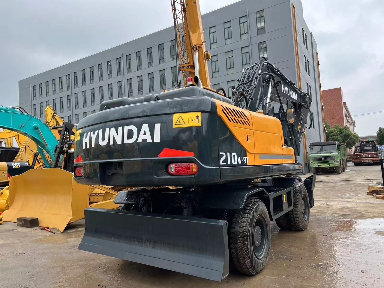 Hyundai 210w-9 wheel excavator - Pelle sur pneus: photos 2 Hyundai 210w-9 wheel excavator - Pelle sur pneus: photos 2