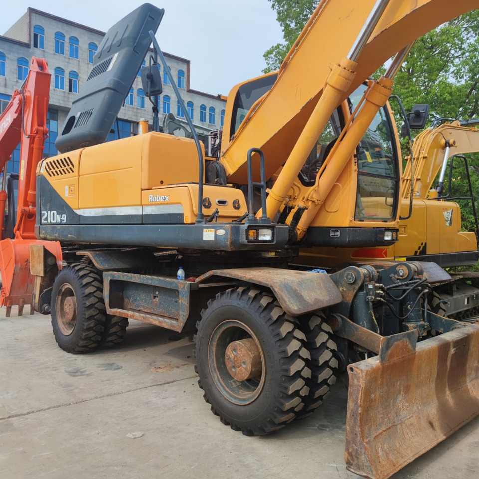 Hyundai 210w-9 wheel excavator - Pelle sur pneus: photos 3 Hyundai 210w-9 wheel excavator - Pelle sur pneus: photos 3