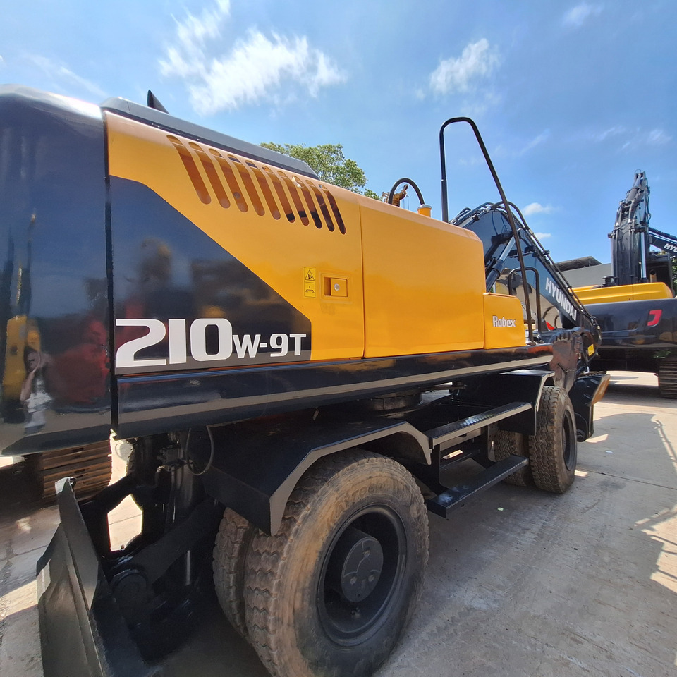 Hyundai 210w-9T wheel excavator - Pelle sur pneus: photos 1 Hyundai 210w-9T wheel excavator - Pelle sur pneus: photos 1