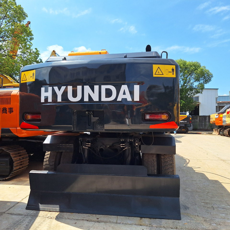 Hyundai 210w-9T wheel excavator - Pelle sur pneus: photos 4 Hyundai 210w-9T wheel excavator - Pelle sur pneus: photos 4