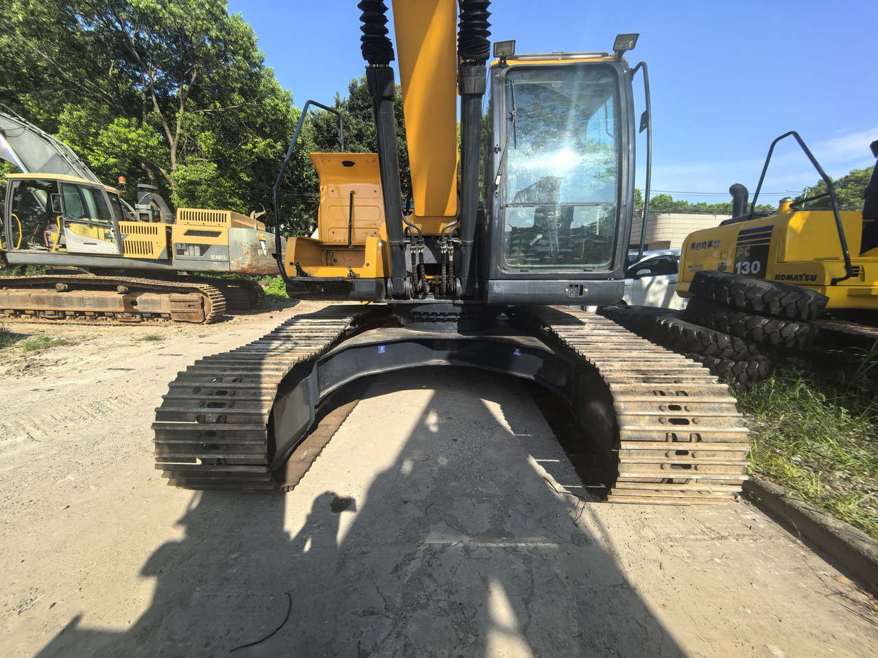 Hyundai 220lc-9s excavator - Pelle sur pneus: photos 5 Hyundai 220lc-9s excavator - Pelle sur pneus: photos 5