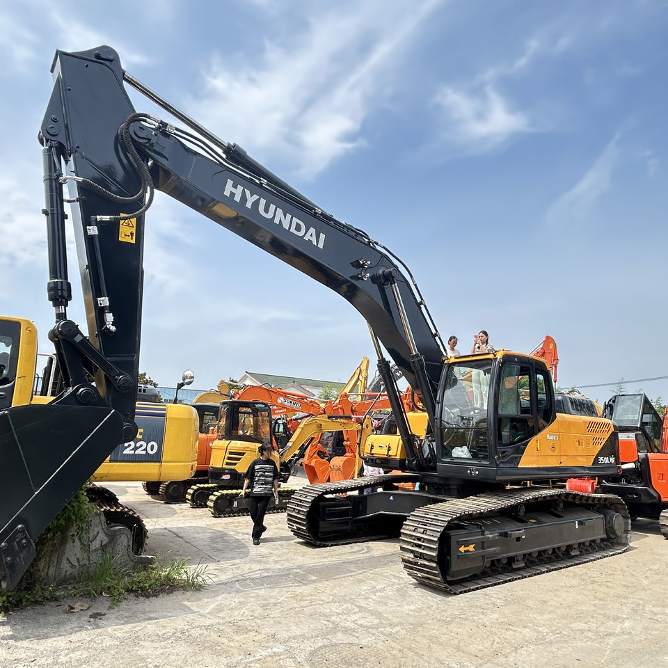 Hyundai 350LVS excavator - Pelle sur pneus: photos 2 Hyundai 350LVS excavator - Pelle sur pneus: photos 2