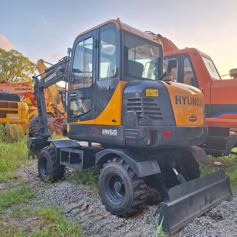 Crédit-bail de  Hyundai HW60  excavator Hyundai HW60  excavator: photos 6