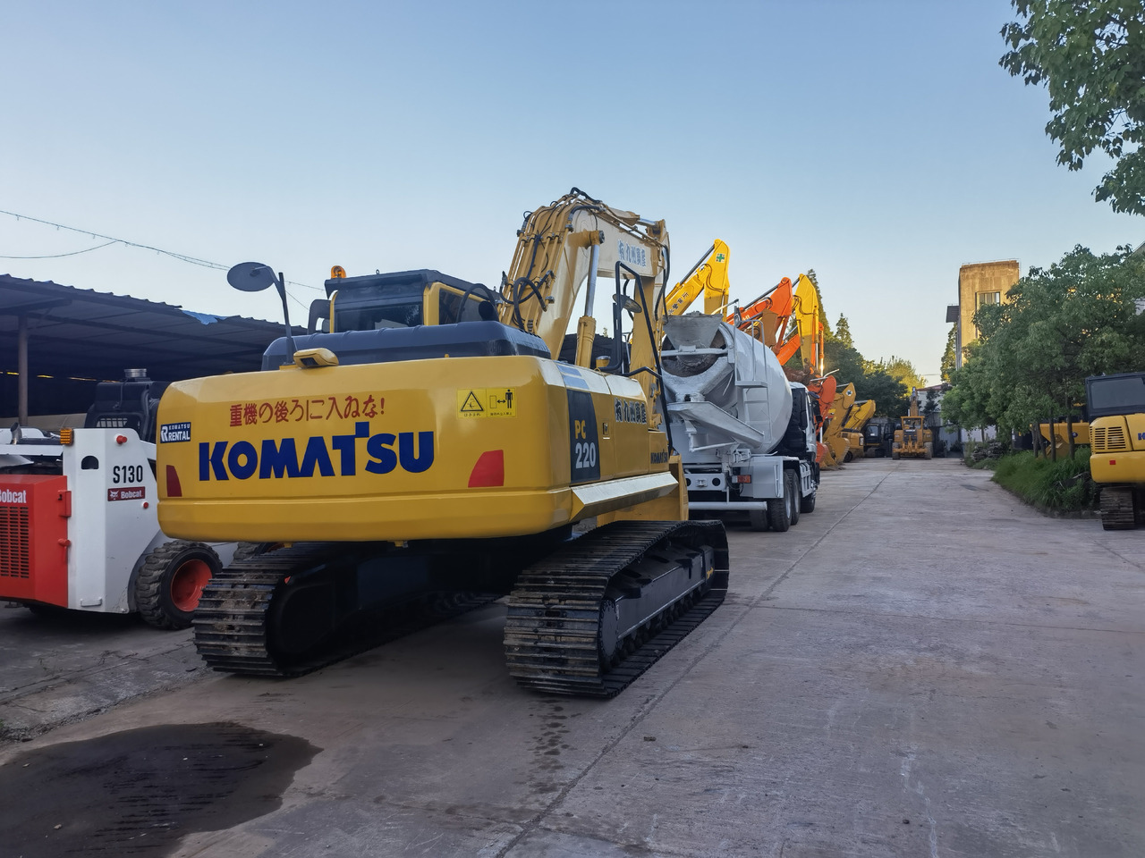 Komatsu PC 220-8 Excavator - Pelle sur chenille: photos 2 Komatsu PC 220-8 Excavator - Pelle sur chenille: photos 2