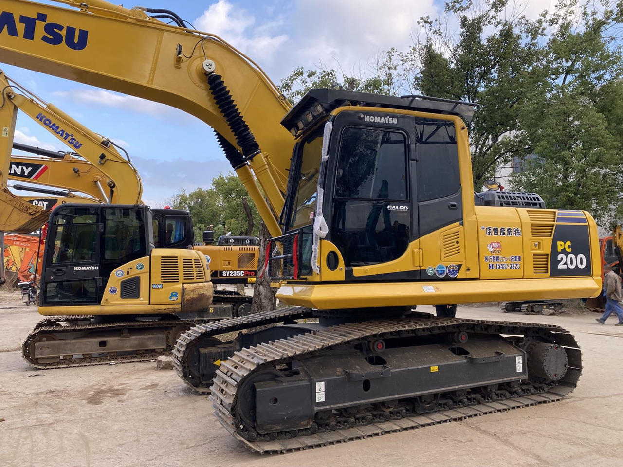 Komatsu PC200-8 Excavator - Pelle sur chenille: photos 2 Komatsu PC200-8 Excavator - Pelle sur chenille: photos 2