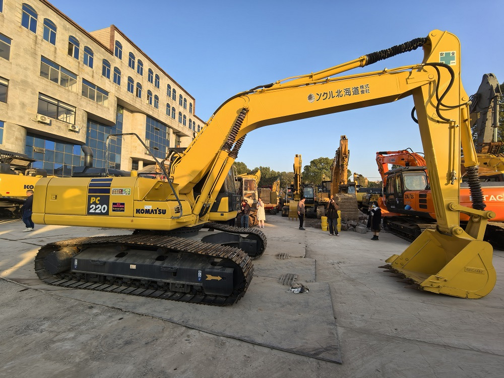 Komatsu PC220-7 Excavator - Pelle sur chenille: photos 5 Komatsu PC220-7 Excavator - Pelle sur chenille: photos 5