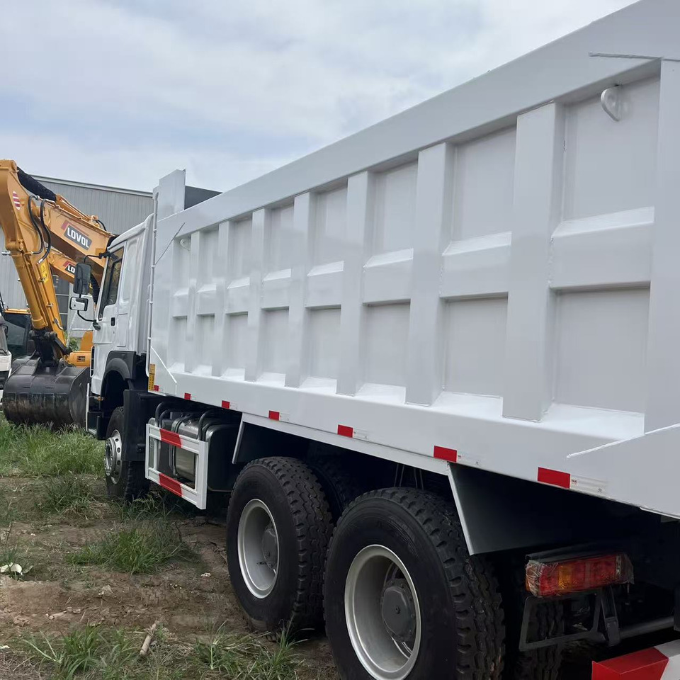 SINOTRUK Howo Dump truck 371hp 6x4 - Camion benne: photos 5 SINOTRUK Howo Dump truck 371hp 6x4 - Camion benne: photos 5