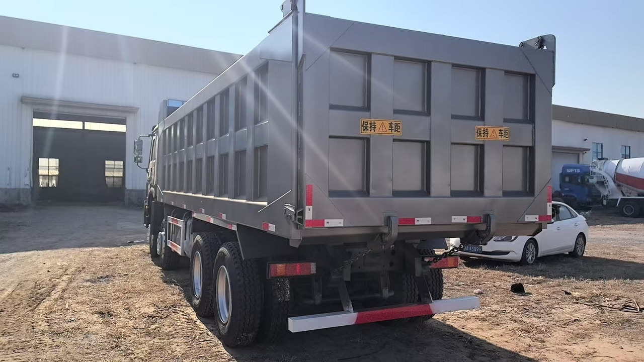 SINOTRUK Howo Dump truck 371hp 8x4 - Camion benne: photos 2 SINOTRUK Howo Dump truck 371hp 8x4 - Camion benne: photos 2