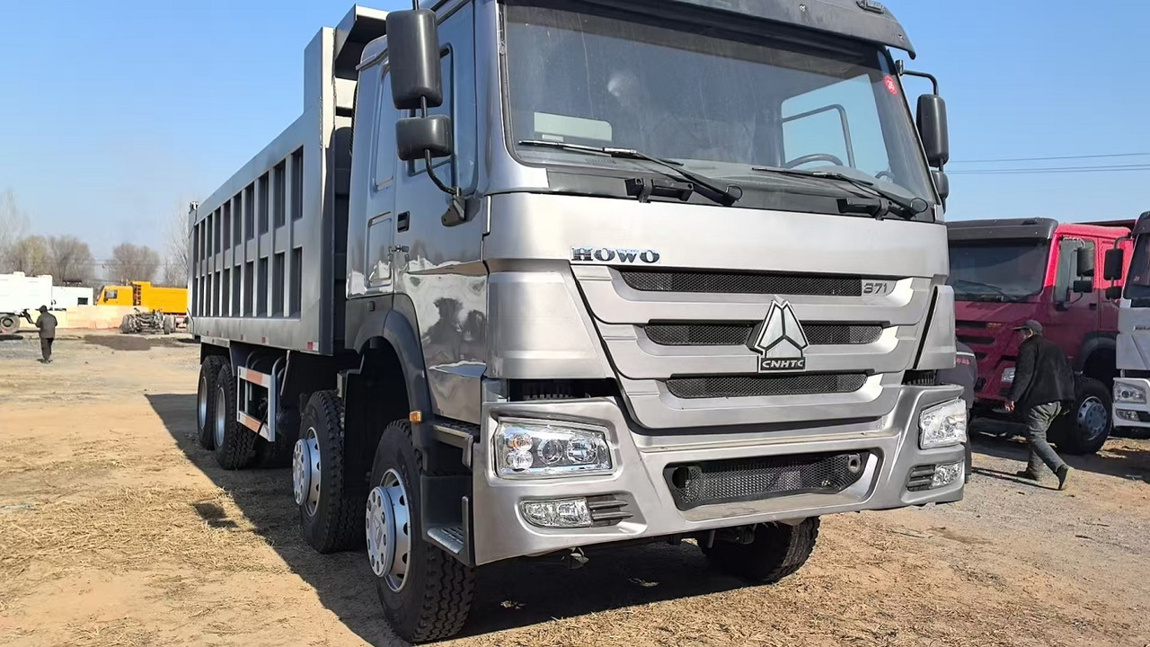 SINOTRUK Howo Dump truck 371hp 8x4 - Camion benne: photos 3 SINOTRUK Howo Dump truck 371hp 8x4 - Camion benne: photos 3