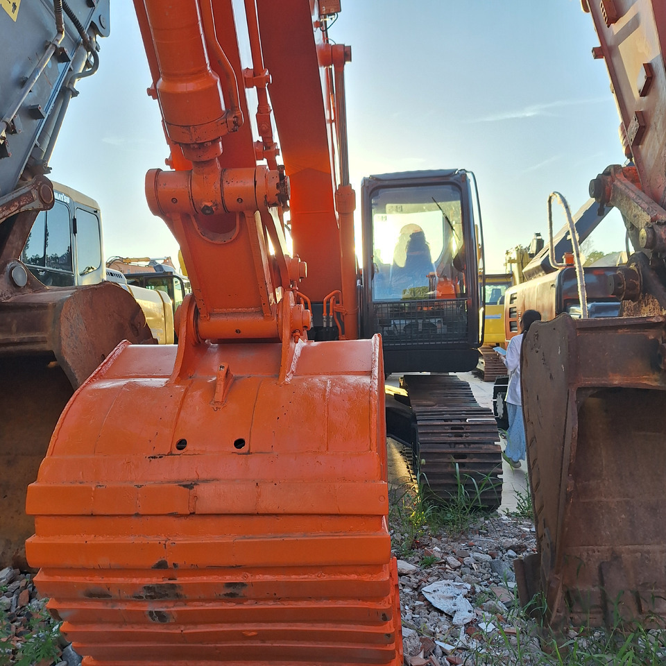 Second hand Hitachi ZX210 excavator - Pelle: photos 3 Second hand Hitachi ZX210 excavator - Pelle: photos 3