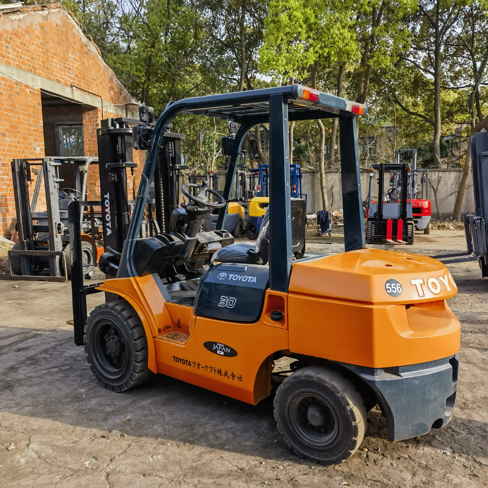 Toyota FD30 Forklift - Chariot élévateur diesel: photos 1 Toyota FD30 Forklift - Chariot élévateur diesel: photos 1