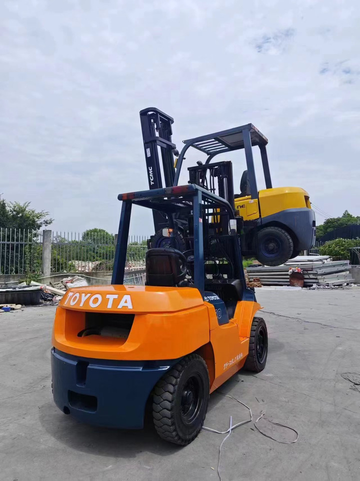 Used Toyota FD50 Diesel forklift - Chariot élévateur diesel: photos 4 Used Toyota FD50 Diesel forklift - Chariot élévateur diesel: photos 4
