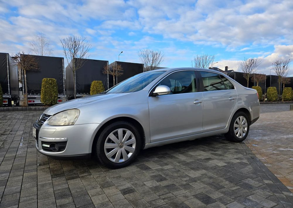 Volkswagen Jetta 2.0 TDI Sportline - Berline: photos 5 Volkswagen Jetta 2.0 TDI Sportline - Berline: photos 5