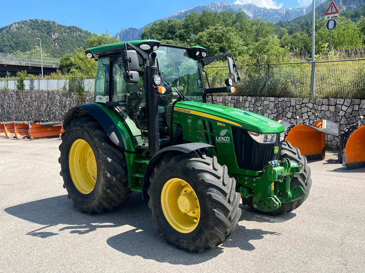 JOHN DEERE 5115R - Tracteur agricole: photos 4 JOHN DEERE 5115R - Tracteur agricole: photos 4