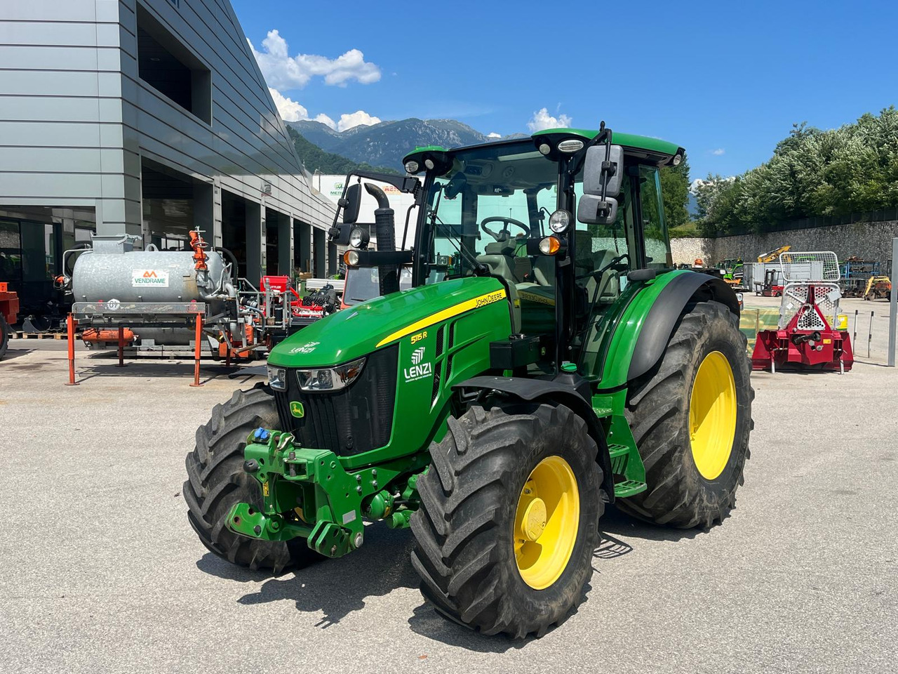 JOHN DEERE 5115R - Tracteur agricole: photos 2 JOHN DEERE 5115R - Tracteur agricole: photos 2