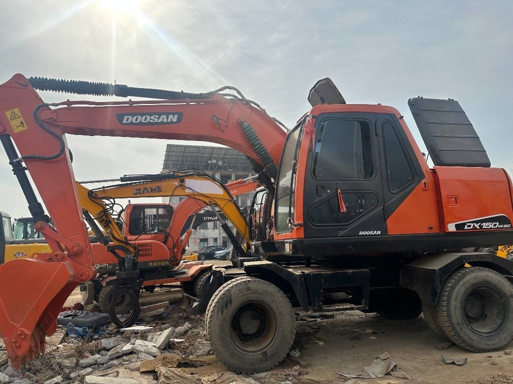 Doosan 150 W-7 - Pelle sur pneus: photos 4 Doosan 150 W-7 - Pelle sur pneus: photos 4