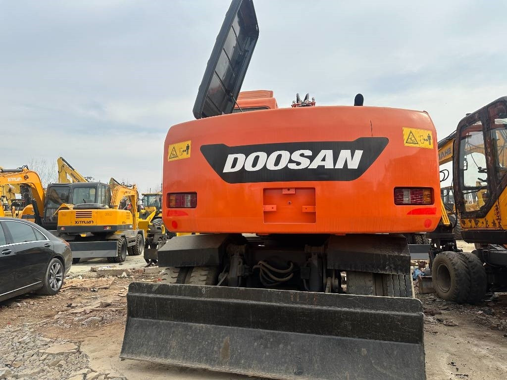 Doosan 150 W-7 - Pelle sur pneus: photos 2 Doosan 150 W-7 - Pelle sur pneus: photos 2
