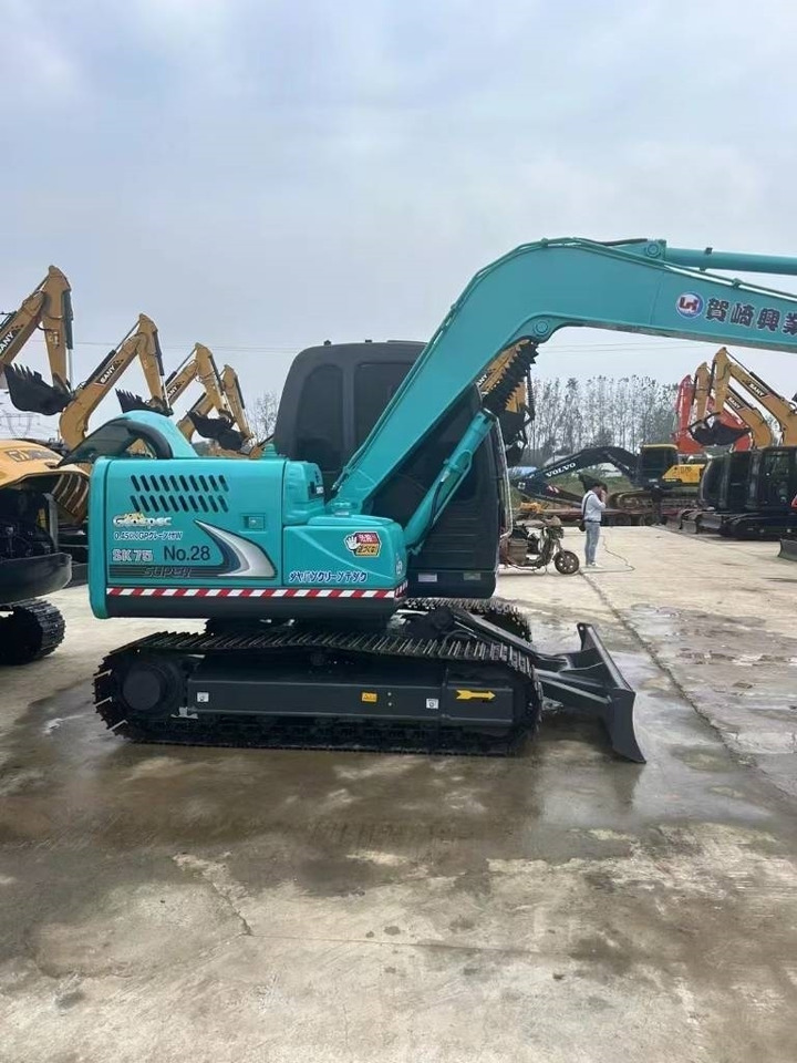 Kobelco SK 75 - Pelle sur chenille: photos 2 Kobelco SK 75 - Pelle sur chenille: photos 2