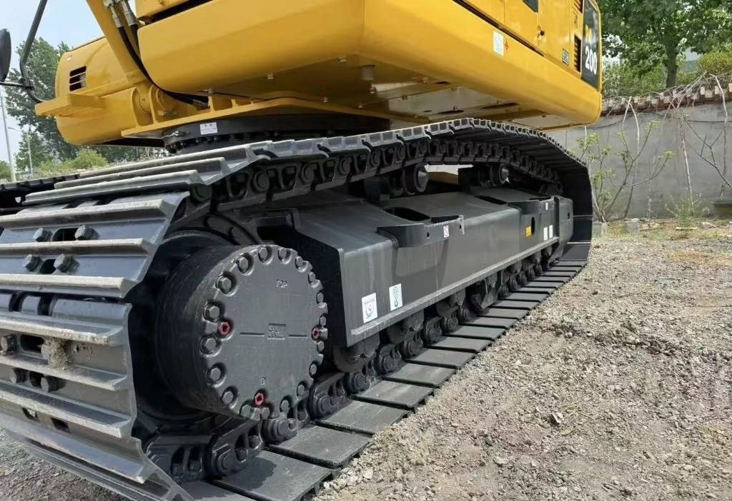 Komatsu PC 200-8 - Pelle sur chenille: photos 4 Komatsu PC 200-8 - Pelle sur chenille: photos 4