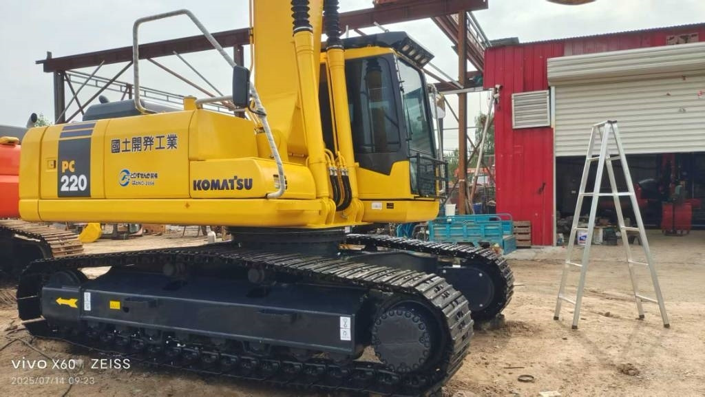 Komatsu PC 220 - Mini pelle: photos 5 Komatsu PC 220 - Mini pelle: photos 5