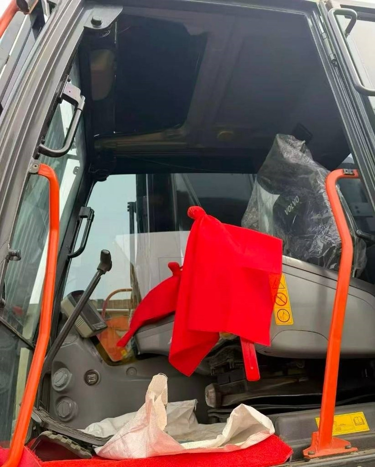 Volvo EC 380 - Pelle sur chenille: photos 4 Volvo EC 380 - Pelle sur chenille: photos 4