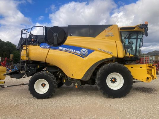 New Holland CR 7.90 - Moissonneuse-batteuse: photos 1 New Holland CR 7.90 - Moissonneuse-batteuse: photos 1
